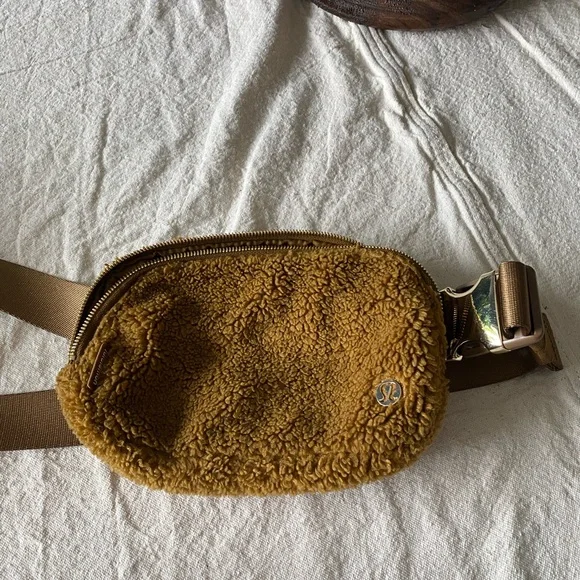 Lululemon Fleece camel belt bag - Picture 2 of 2